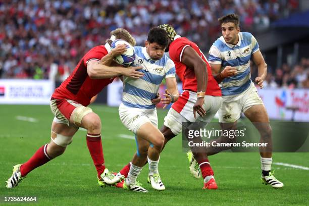 Lautaro Bazan Velez runs with the ball during the Rugby World Cup France 2023 Quarter Final match between Wales and Argentina at Stade Velodrome on...