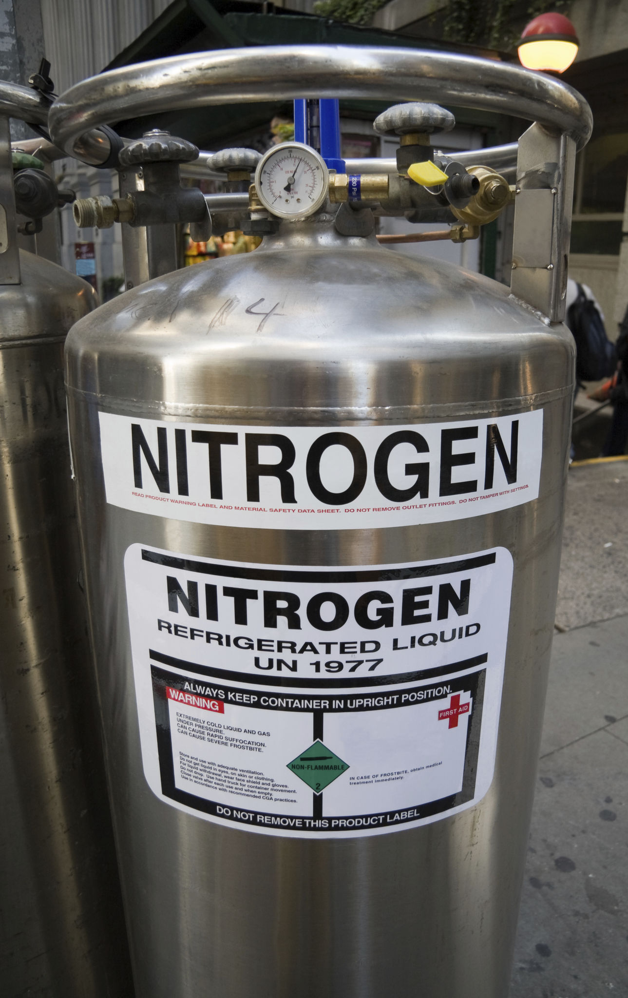 liquid nitrogen tank