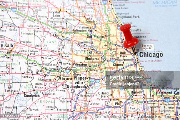 karte mit pin auf chicago - chicago illinois stock-fotos und bilder