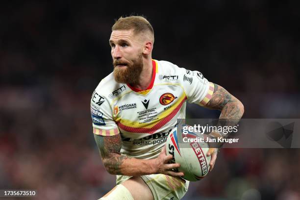 Sam Tomkins of Catalans Dragons runs with the ball during the Betfred Super League Final match between Wigan Warriors v Catalans Dragons at Old...