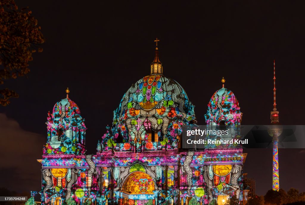 Berliner Dom und Fernmeldeturm beim Festival of Lights - Berlin