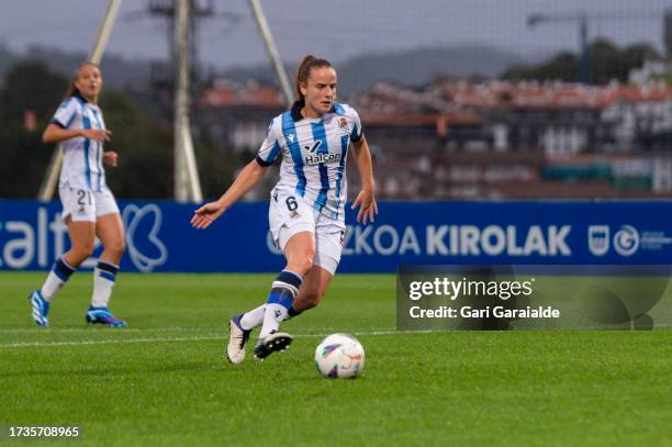 Ane Etxezarreta of Real Sociedad in action during the Primera Division femenina match between Real Sociedad and SD Eibar at Zubieta field on October...