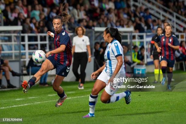 Ane Campos of S.D. Eibar controls the ball during the Primera Division femenina match between Real Sociedad and SD Eibar at Zubieta field on October...