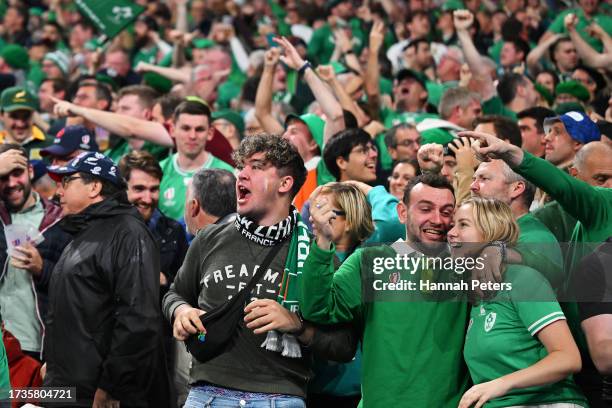 Dublin Rugby Fans 13,372 Rugby Fan Ireland Stock Photos, High-Res Pictures, and Images ...