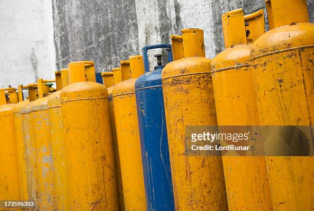 gas cylinders - oxygen cylinder stock pictures, royalty-free photos & images