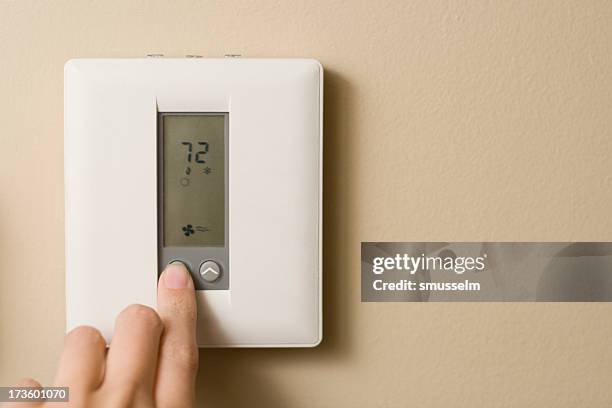 abbassa il termostato - decadente foto e immagini stock