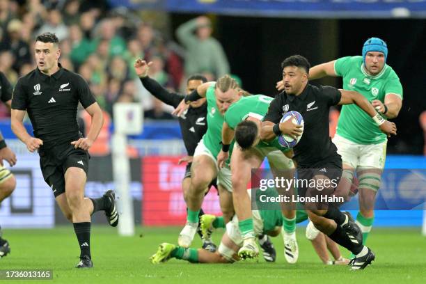 Richie Mo'unga of New Zealand runs with the ball during the Rugby World Cup France 2023 Quarter Final match between Ireland and New Zealand at Stade...