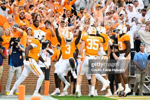 Dee Williams of the Tennessee Volunteers celebrates a touchdown against the Texas A&M Aggies in the third quarter at Neyland Stadium on October 14,...