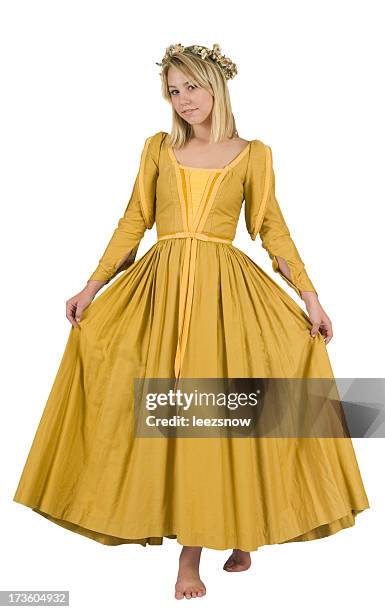 beautiful young woman wearing a renaissance period costume - historische kleding stockfoto's en -beelden