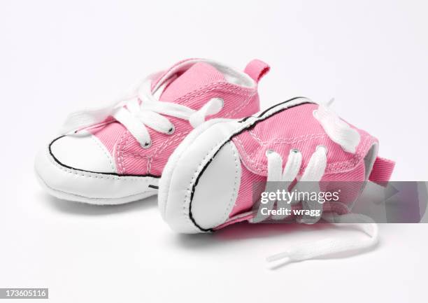 baseball-schuh im girlie-pink - baby shoes stock-fotos und bilder