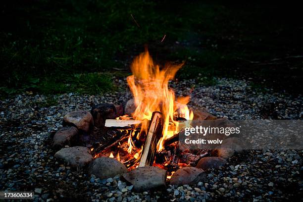 spooky orange campfire at night - campfire stock pictures, royalty-free photos & images