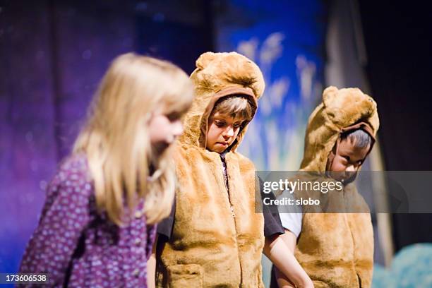 preschool theater play - bear suit 個照片及圖片檔