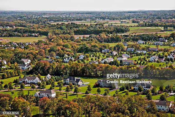 suburbano de paisaje - pennsylvania fotografías e imágenes de stock