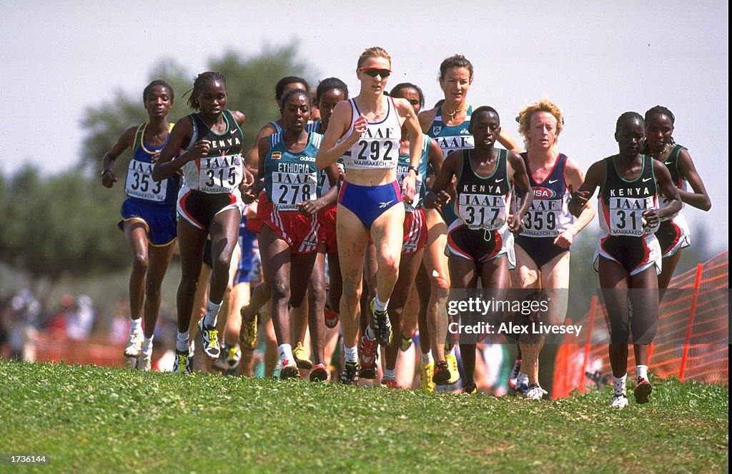 Paula Radcliffe #292 of Great Britain leads the field