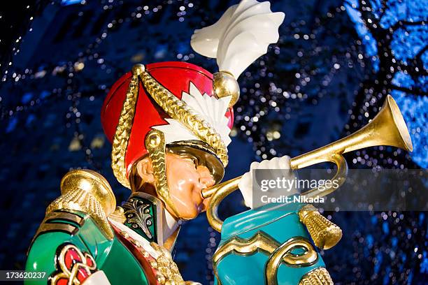 trompete weihnachten abbildung - christmas newyork stock-fotos und bilder