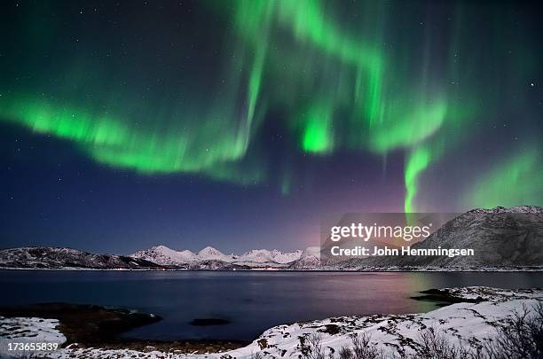 nightsky in troms - tromsö stock-fotos und bilder