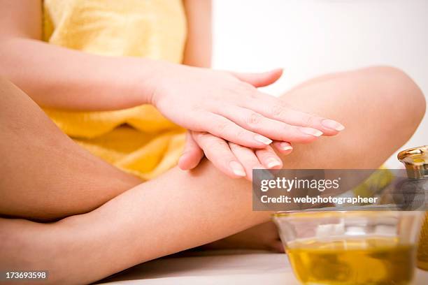 applying oil massage - massage oil stock pictures, royalty-free photos & images