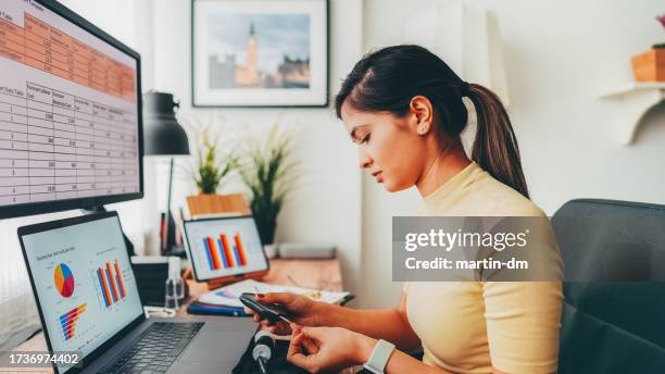 blood glucose testing with glaucometer and diabetes test strips - glaucometer stockfoto's en -beelden