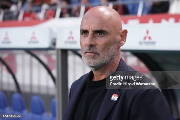 Kevin Muscat,coach of Yokohama F.Marinos looks on prior to the J.LEAGUE YBC Levain Cup semi final second leg match between Urawa Red Diamonds and...