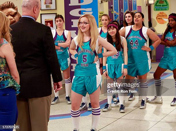 Team-A-Rooney" - Maddie is named captain of the girls' basketball team just as the school principal announces he is cutting funding for the program....