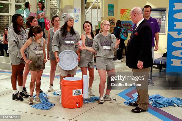 Team-A-Rooney" - Maddie is named captain of the girls' basketball team just as the school principal announces he is cutting funding for the program....