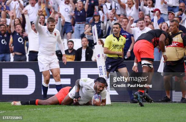 Manu Tuilagi of England scores the team's first try during the Rugby World Cup France 2023 Quarter Final match between England and Fiji at Stade...