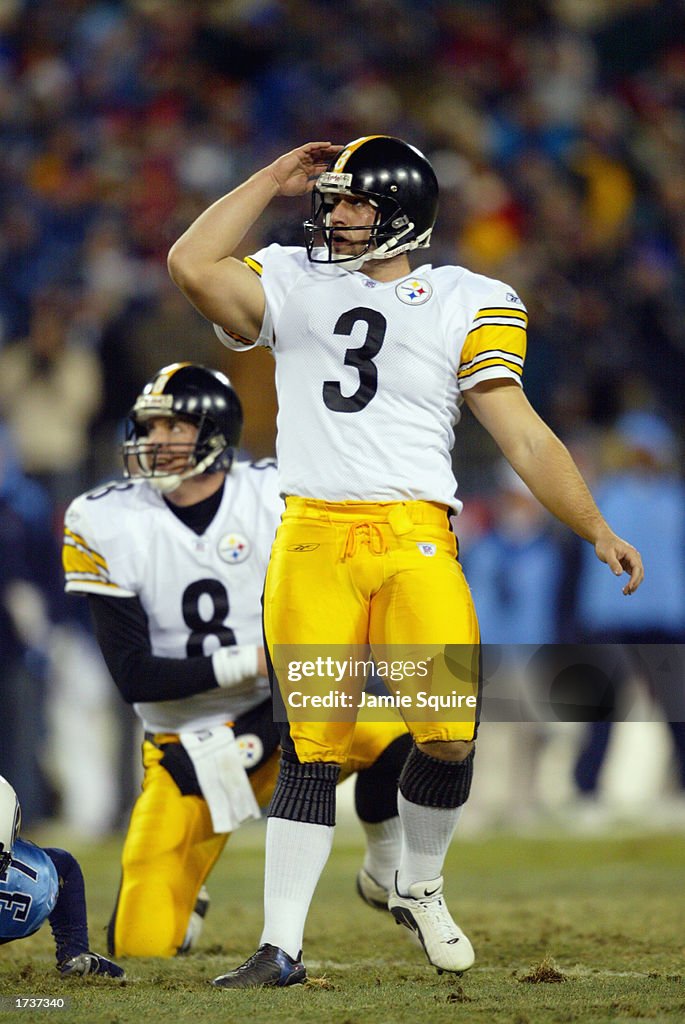 Jeff Reed Kick Jeff Reed of the Pittsburgh Steelers watches his kick attempt with ...