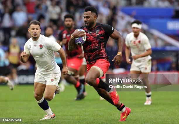 Vilimoni Botitu of Fiji breaks with the ball to score his team's third try during the Rugby World Cup France 2023 Quarter Final match between England...