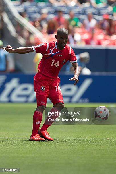 Juan Perez of Panama in action against Canada during the first half of a CONCACAF Gold Cup match at Sports Authority Field at Mile High on July 14,...