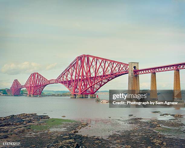 scotland forth rail bridge - firth of forth rail bridge stock pictures, royalty-free photos & images