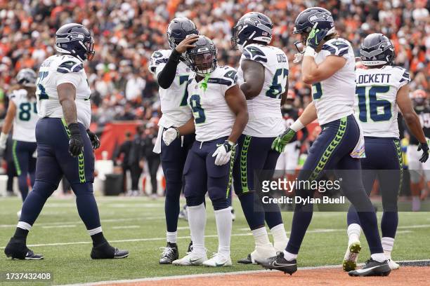 Kenneth Walker III of the Seattle Seahawks celebrates with teammates after scoring a touchdown during the first quarter against the Cincinnati...