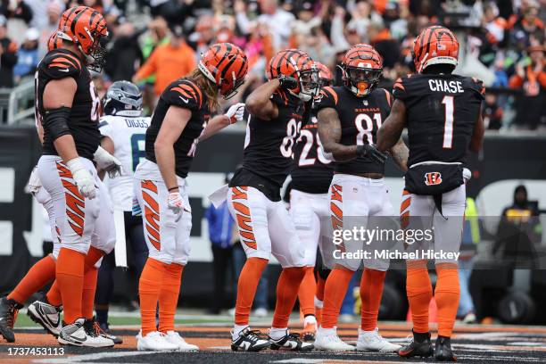 Tyler Boyd of the Cincinnati Bengals celebrates his touchdown with teammates during the first quarter against the Seattle Seahawks at Paycor Stadium...