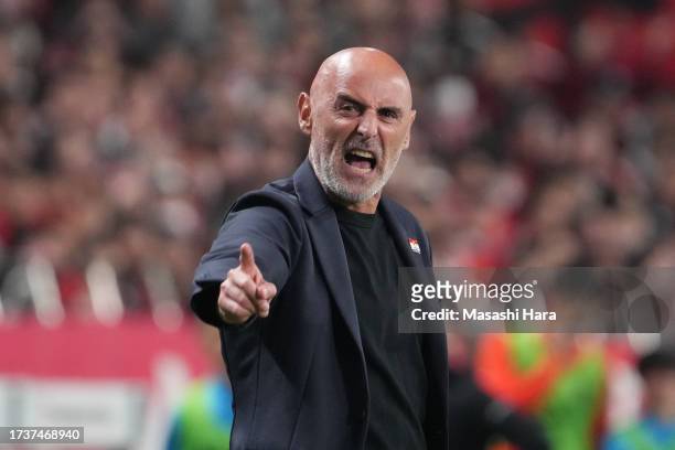 Kevin Muscat, caoch of Yokohama F marinos looks on during the J.LEAGUE YBC Levain Cup semi final second leg match between Urawa Red Diamonds and...