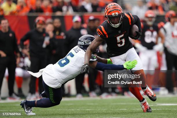 Tee Higgins of the Cincinnati Bengals catches a pass against Quandre Diggs of the Seattle Seahawks during the first quarter at Paycor Stadium on...