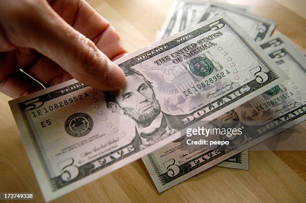 dinheiro - nota de cinco dólares americanos - fotografias e filmes do acervo