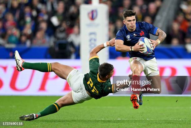 Matthieu Jalibert of France breaks through the tackle of Handre Pollard of South Africa during the Rugby World Cup France 2023 Quarter Final match...