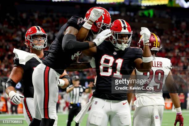 Kyle Pitts of the Atlanta Falcons celebrates with Jonnu Smith of the Atlanta Falcons after Smith's receiving touchdown during the fourth quarter at...