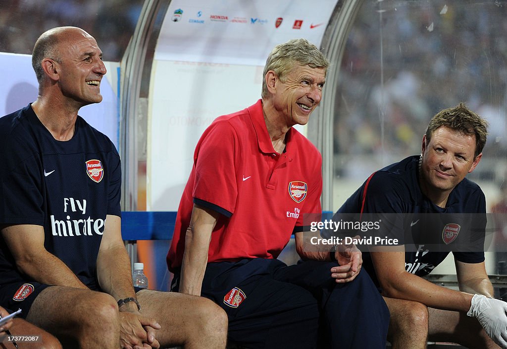 Vietnam v Arsenal