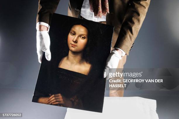 Man shows in Paris on October 21 a portrait of Mary Magdalene, a painting, unknowingly bought by French collectors and just authentificated by a...