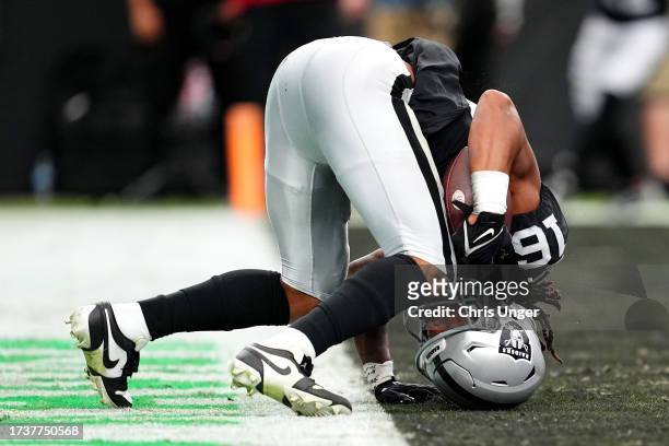 Jakobi Meyers of the Las Vegas Raiders catches a touchdown during the second quarter against the New England Patriots at Allegiant Stadium on October...