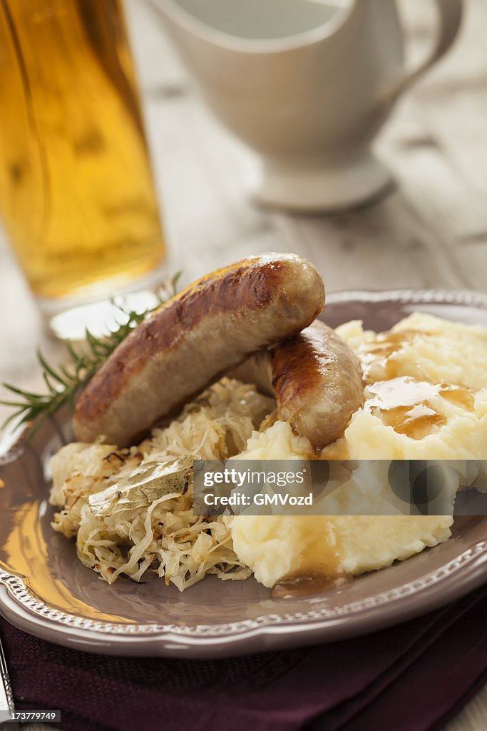 Würstchen und Sauerkraut