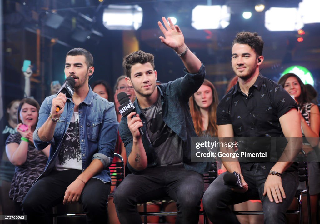 Joe Jonas,Nick Jonas andKevin Jonas of the Jonas Brothers Live at