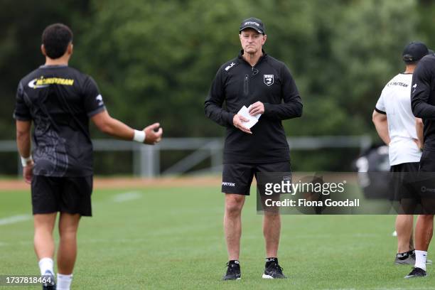 Head coach Michael Maguire during a New Zealand Kiwis league training session at The Trusts Arena on October 16, 2023 in Auckland, New Zealand.