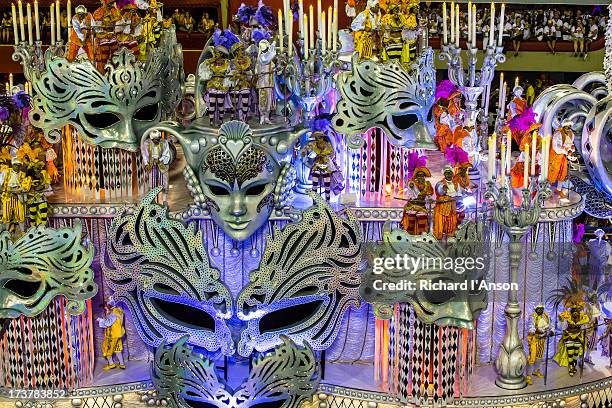 float in samba school parade at carnaval - carnaval in rio de janeiro - fotografias e filmes do acervo