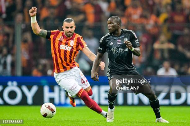 Abdulkerim Bardakci of Galatasaray, Vincent Aboubakar of Besiktas JK during the Turkish Super Lig match between Galatasaray AS and Besiktas AS at...