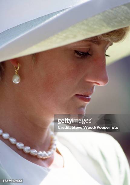 Princess Diana visiting the Rawalpindi Commonwealth War Cemetery in Islamabad during an official solo tour of Pakistan on 23rd September, 1991. She...
