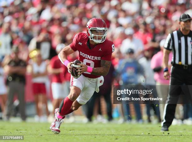 Oklahoma Sooners QB Dillon Gabriel scrambles during a game between the Oklahoma Sooners and the UCF Knights at Gaylord Memorial Stadium in Norman,...