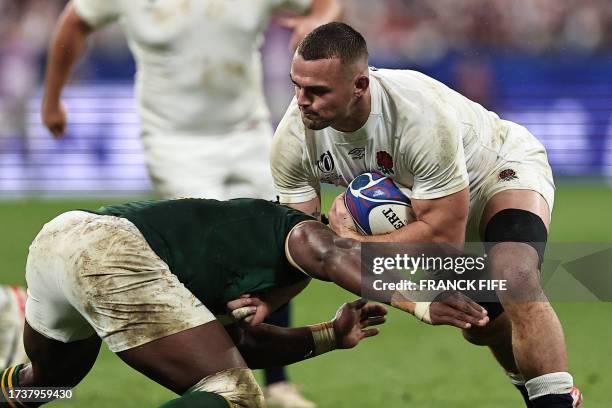 England's number eight Ben Earl is tackled by South Africa's blindside flanker and captain Siya Kolisi during the France 2023 Rugby World Cup...