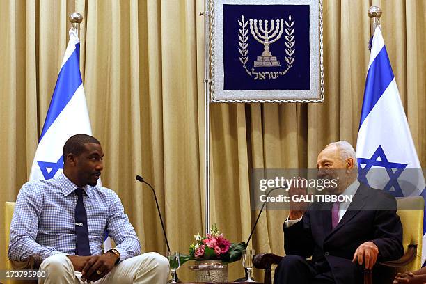 Israeli President Shimon Peres hosts NBA basketball player Amar'e Stoudemire of the New York Knicks at the presidential residency in Jerusalem on...