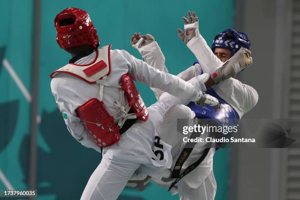 David Paz of Colombia competes against Khalfani Harris of United States in Men's Kyorugi 68 kg semifinals at Centro de Deportes de Contactos on day 1...